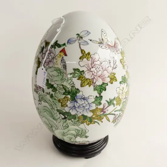 LG CHINESE CERAMIC EGG ON STAND H.290mm