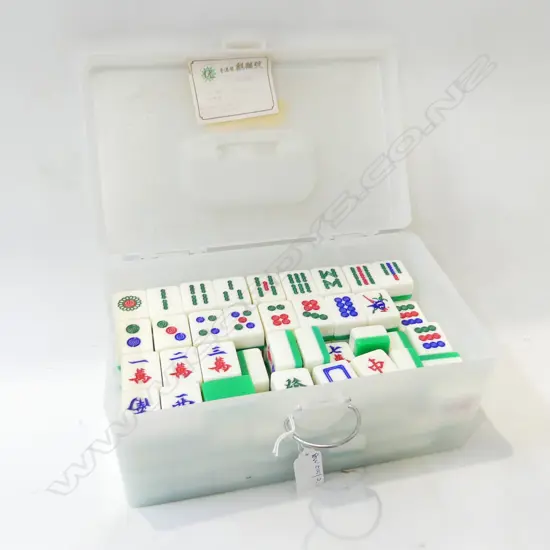 MAH JONG SET, CASED 136 LG TILES 37x30mm