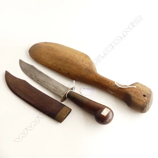 WOODEN PATU L.385mm + KNIFE IN WOODEN SCABBARD 'MADE IN HITADU 1945' 
