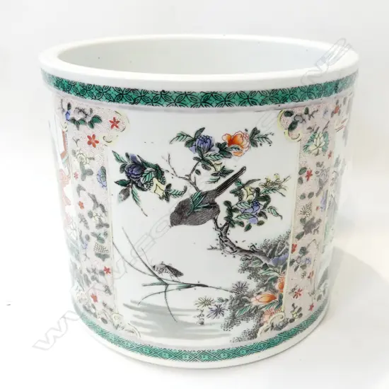 LGE CHINESE BRUSH POT H.185mm / 210mm dia 4 PANELS OF DECORATION, BOXED