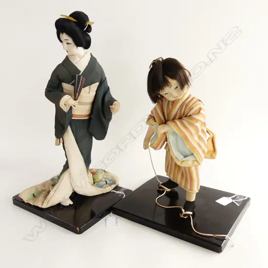 2 TRADITIONAL JAPANESE MID CENTURY DOLLS, TEXTILE CLOTHING. BOTH ON LACQUER WOODEN STANDS (H. 410 & 330MM