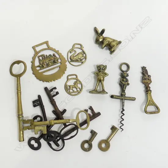 ASST. VINTAGE KEYS; BRASS PCES ETC