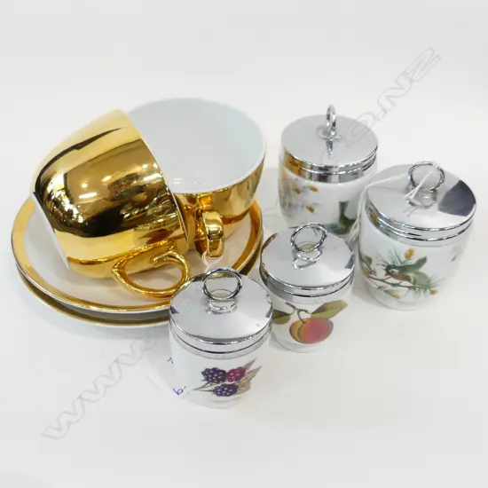 ROYAL WORCESTER ; 2 LG & 2 SM EGG CODDLERS + LG GOLD CUPS & SAUCERS