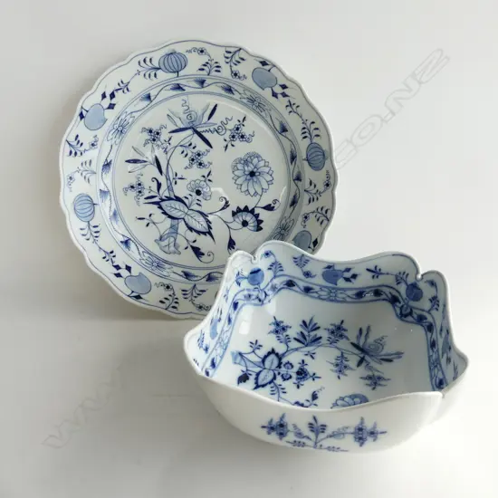 2 LG MEISSEN 'BLUE ONION' SERVING DISHES; SALAD BOWL DIA  230MM, SHALLOW DISH DIA  345MM