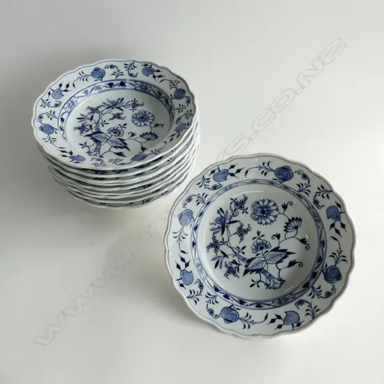 MEISSEN 'BLUE ONION' SHALLOW SOUP BOWLS, DIA.235MM