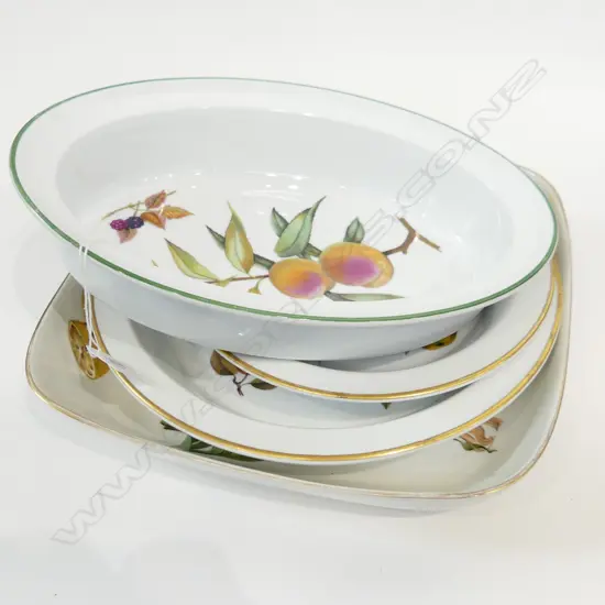 4 PCS ROYAL WORCESTER 'EVESHAM''; SM & LG PIE DISHES, SQUARE & OVAL SERVING DISHES OR ROASTERS