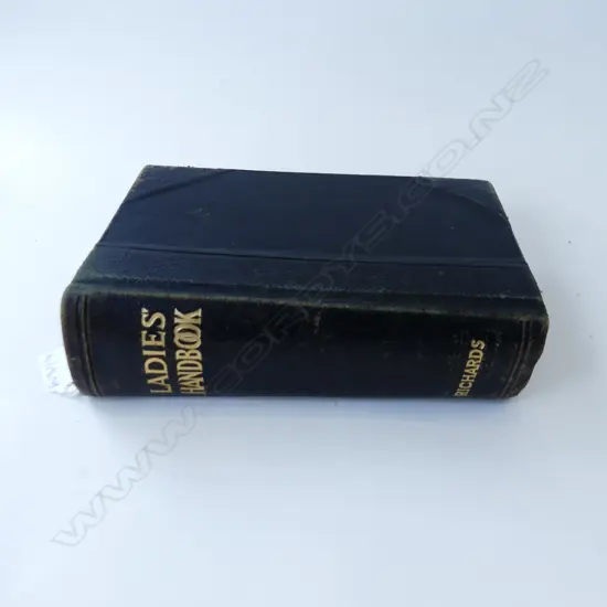 LADIES HANDBOOK BY EULALIA S. RICHARDS 1947 ED.