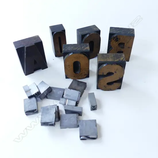 6 WOODEN & 14 METAL PRINTERS LETTERS