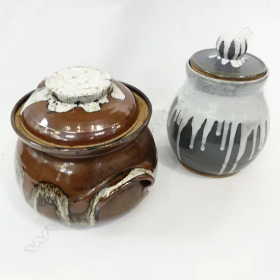 LG POTTERY CASSEROLE DISH W LID (DIA  240MM) & MOOREEN CAMERON NZ CANISTER (H. 250MM)