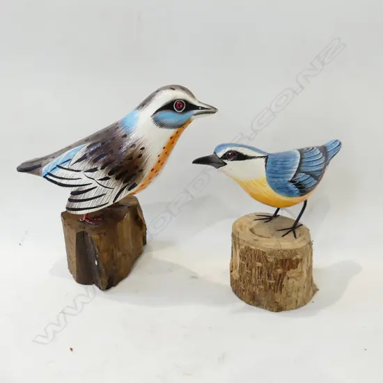 2 PAINTED WOODEN BIRDS H.155mm