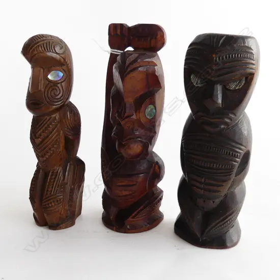3 CARVED WOODEN MAORI FIGURES H.155mm