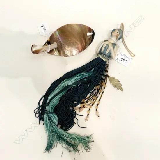 MOP HAIR ORNAMENT (L130MM) + HALF DOLL