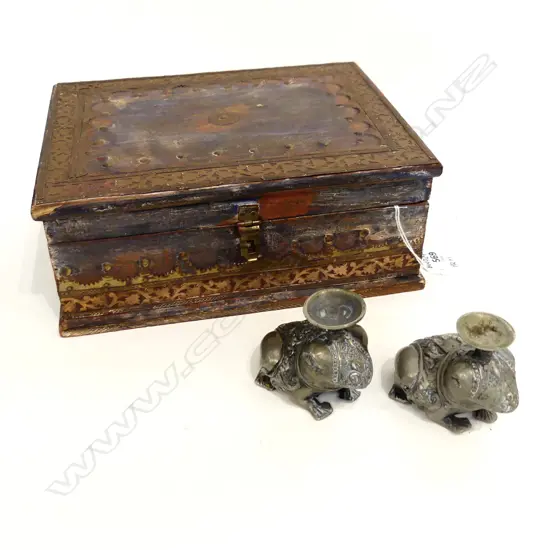 OLD WOODEN BOX (230 X 180MM) - 2 BRASS FROG CANDLE HOLDERS H. 70MM