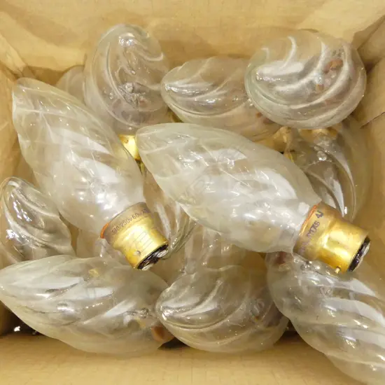 SM BOX BAYONET CLEAR ;CANDLE LIGHT BULBS, USED, ASSUMED WORKING
