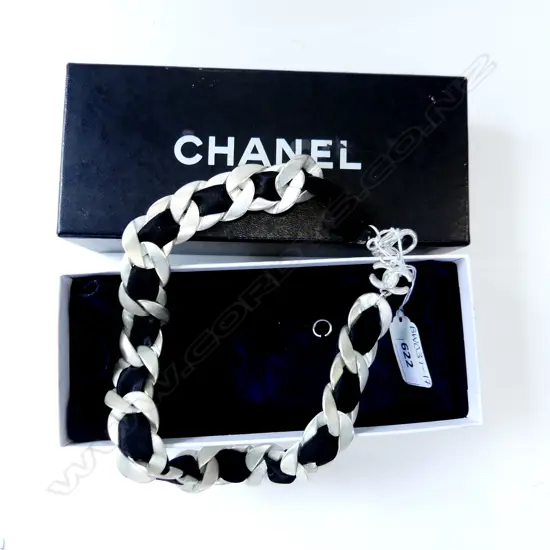 CHANEL NECKLACE A/F IN BOX