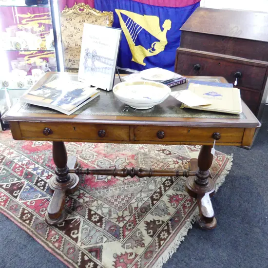VICTORIAN LEATHER TOPPED SOFA TABLE 1200x690x760mm