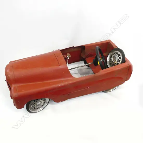 RED PEDAL CAR L.870mm