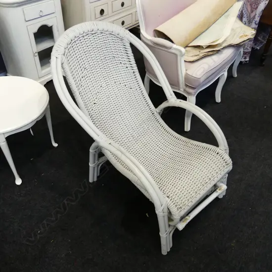 PAINTED CANE LOUNGER w. FOOTSTOOL