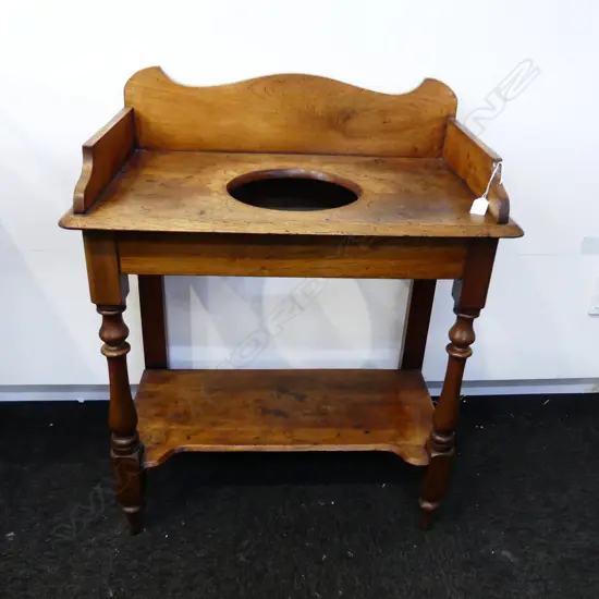 COLONIAL WASH STAND