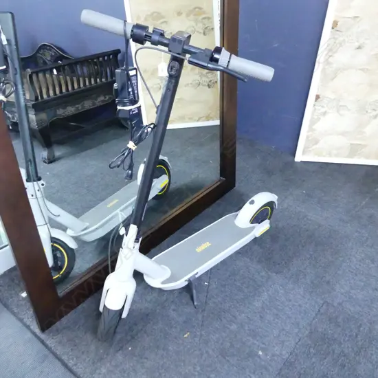 SEGWAY NINEBOT G30LP 350W ELECTRIC SCOOTER AS NEW