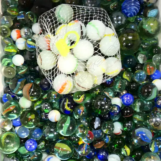 BOX LOT OF OVER 800 GLASS MARBLES