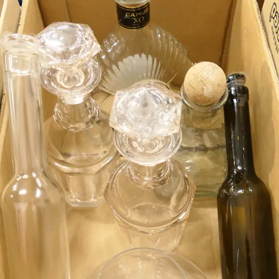 BOX ASST GLASS DECANTERS, CARAFE & BOTTLES 