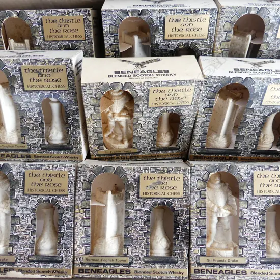 24 BENEAGLES THISTLE & ROSE HISTORICAL SCOTCH WHISKY CHESS PIECES BY WADE PORCELAIN WITH CONTENTS IN BOXES 