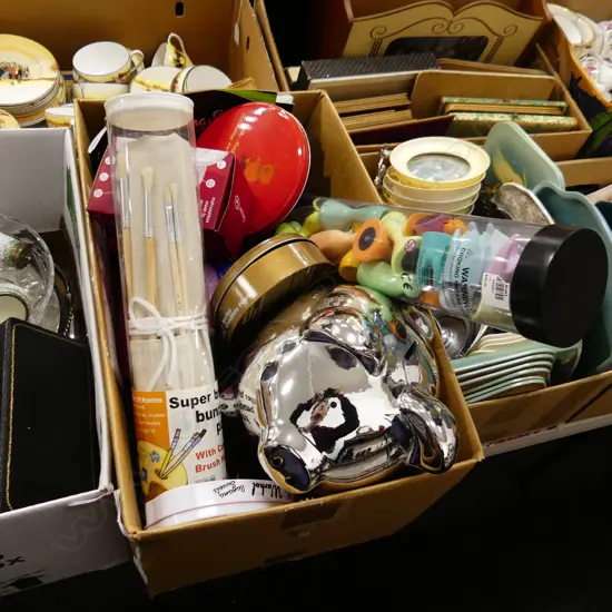 BOX LOT 7 SUNDAE GLASSES, LGE SKULL CANDLE, SILVER CERAMIC PIGGY BANK, OLI BLOCKS ETC