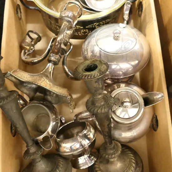 BOX SILVER PLATED LG KINGS SERVING SPOONS, CANDLESTICKS, TEA SETS ETC..