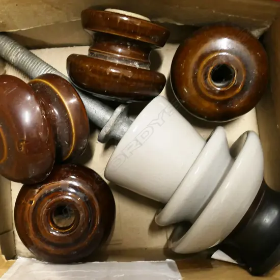 5 CERAMIC INSULATORS