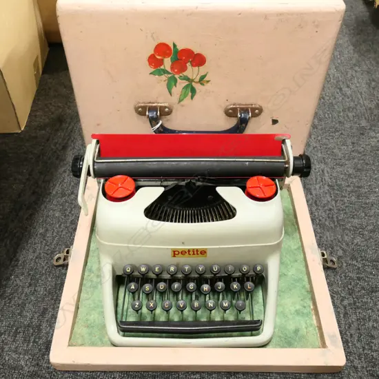 'PETITE' TYPEWRITER, CASED