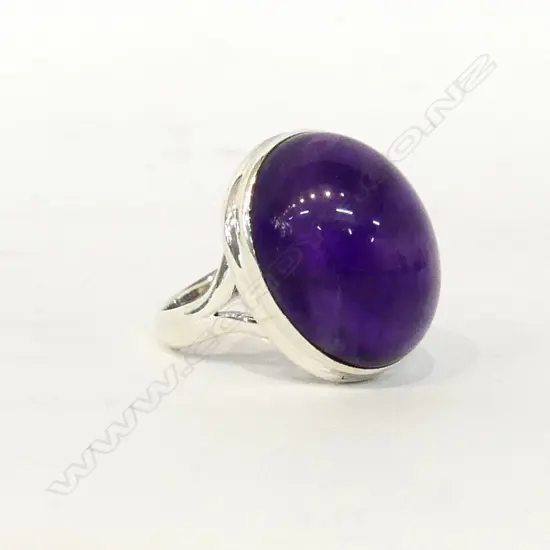 LG AMETHYST CABOCHON & 925 SILVER RING