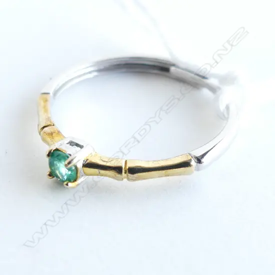 EMERAL  925 SIL  & GOLD PLATE TO TOP RING (ADJUSTABLE SIZE)