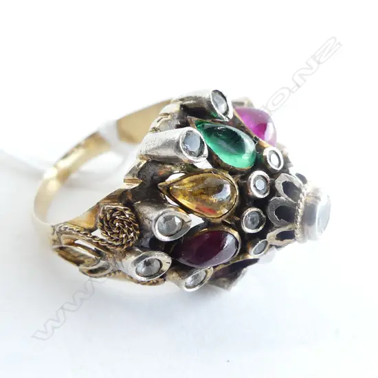14CT STAMPED PRINCESS RING w. 1 STONE MISSING