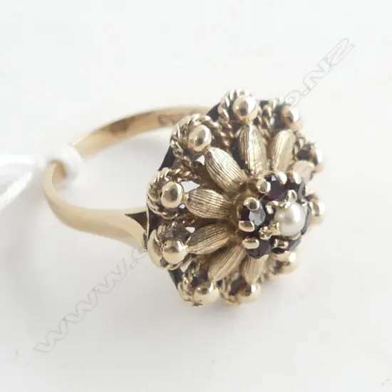 9CT PEARL & GARNET CLUSTER RING 5.45 GRAMS