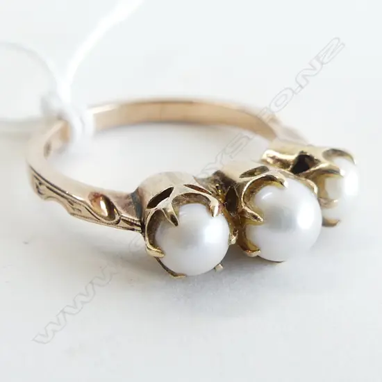 9CT GOLD AND PEARL RING 3.70gm  SIZE Q