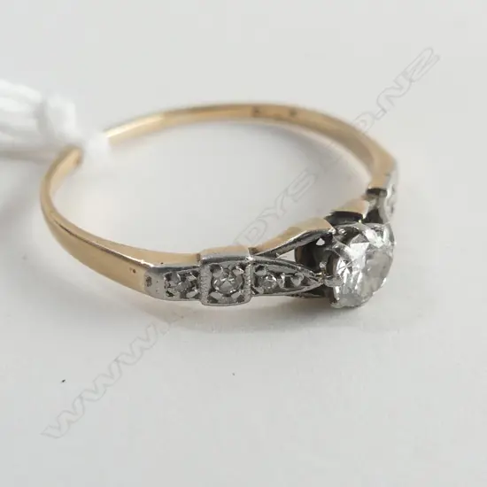ESTATE 18CT GOLD & SOLITAIRE DIAMOND RING SIZE Q