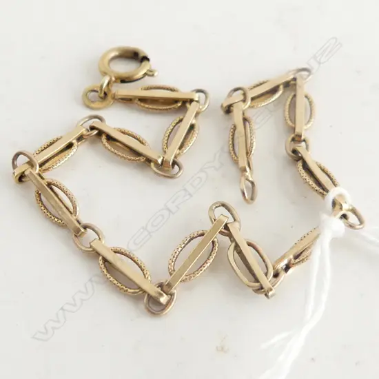 FANCY 9CT GOLD BRACELET 3.12gm sprung ring clasp