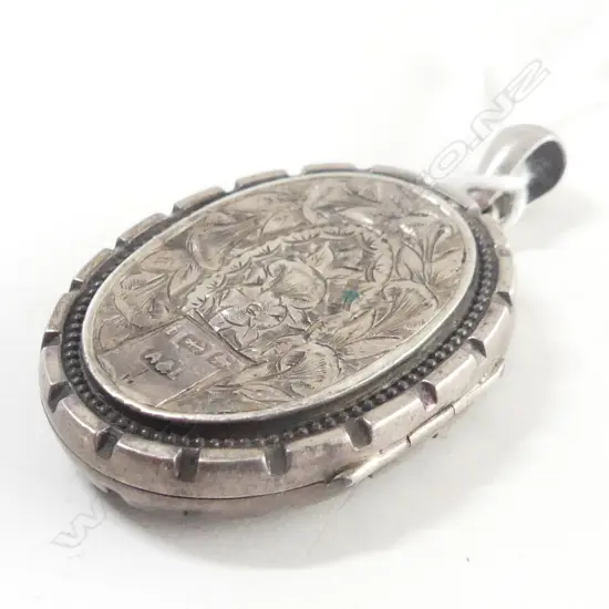 VICTORIAN SILVER ENGRAVED LOCKET Birmingham 1883
