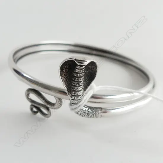 SILVER COBRA SLAVE BANGLE fine detail