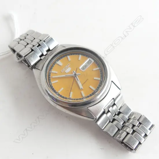 SEIKO '5' AUTO VINTAGE GENTS WATCH COLOURED DIAL RUNNING 
