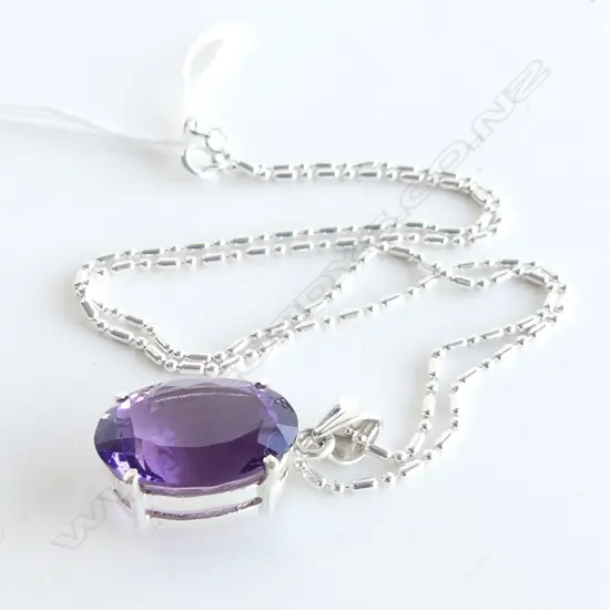 LG OVAL AMETHYST & 925 SILVER PENDANT & CHAIN