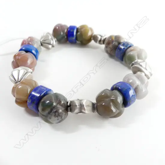 SILVER, CARVED MOSS AGATE & LAPIS LAZULAI BEAD BRACELET
