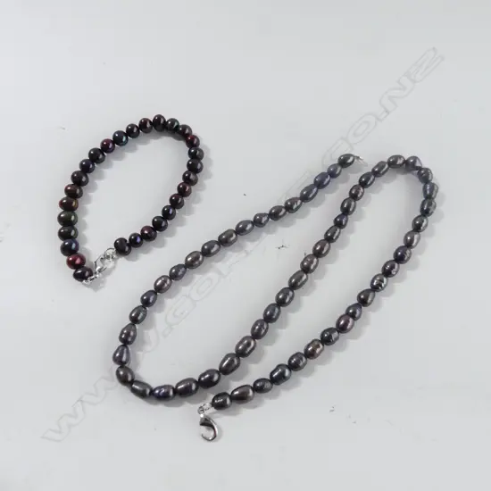 BLACK FRESH WATER PEARL NECKLACE (clasp broken) L.450mm & BRACELET