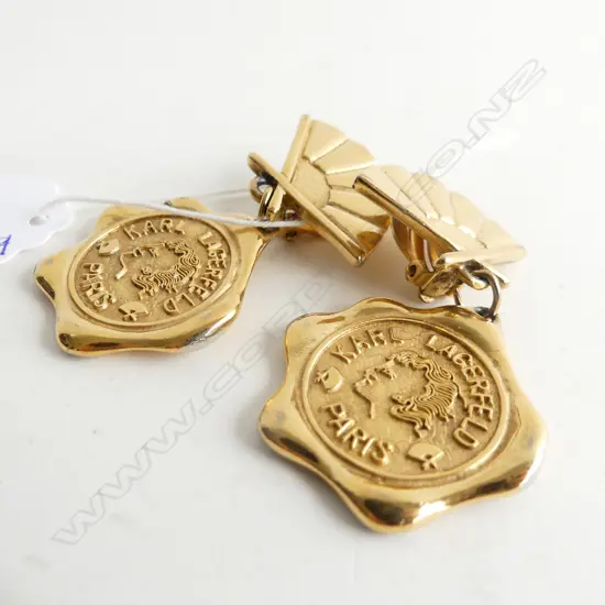 PR 'KARL LAGERFELD PARIS' GOLD TONE WAX SEAL CLIP ON EARRINGS L.60mm