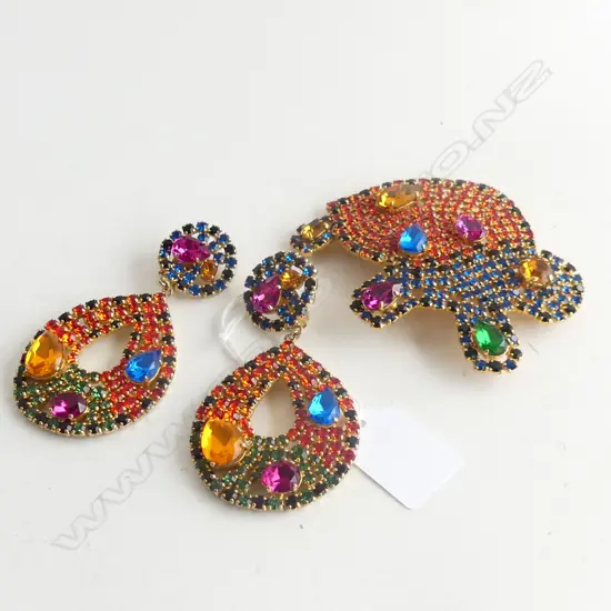 ESCADA COLOURFUL DIAMANTE SET; PR CLIP ON EARRINGS L.95mm & TURTLE BROOCH W. 100mm
