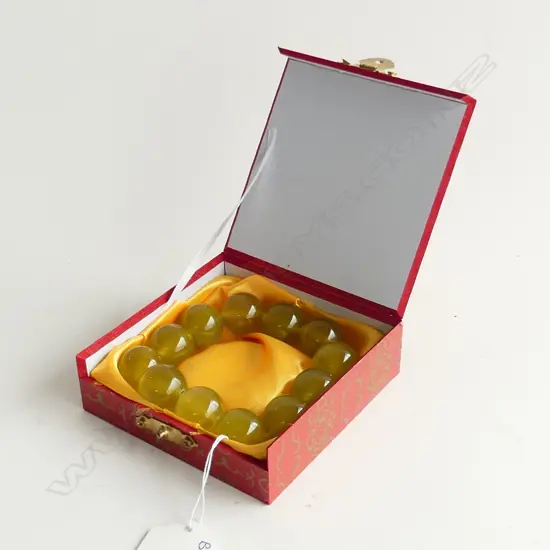 ORIENTAL JADE BEAD BRACELET