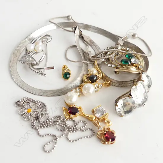 3 925 SILVER NECKLACES + ASST GP PENDANTS, BROOCHES