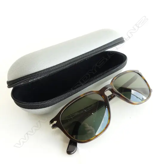 PERSOL ITALIAN HANDMADE SUNGLASSES (CHIP TO ONE LENS)