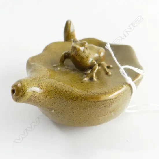 CHINESE WATER DROPPER - FROG ON LEAF 70mm dia